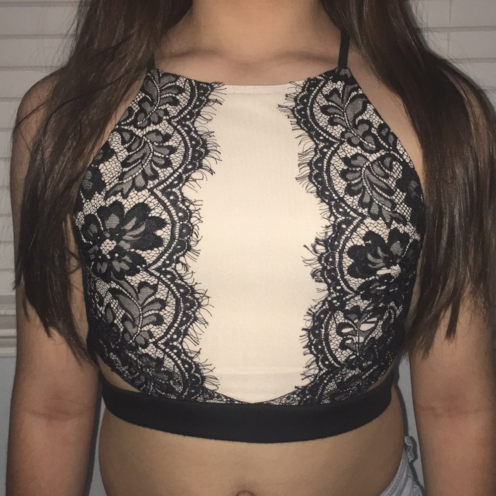 Nude with black lace crop top - Picture 1 of 1